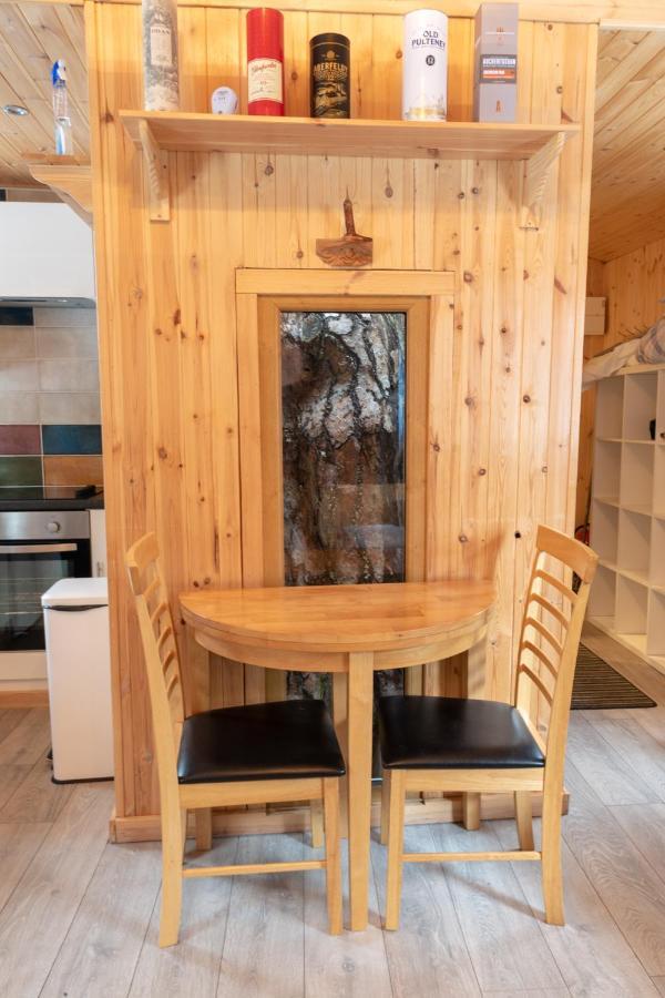 Pine Marten Bar Glenmore Treehouse Авимор